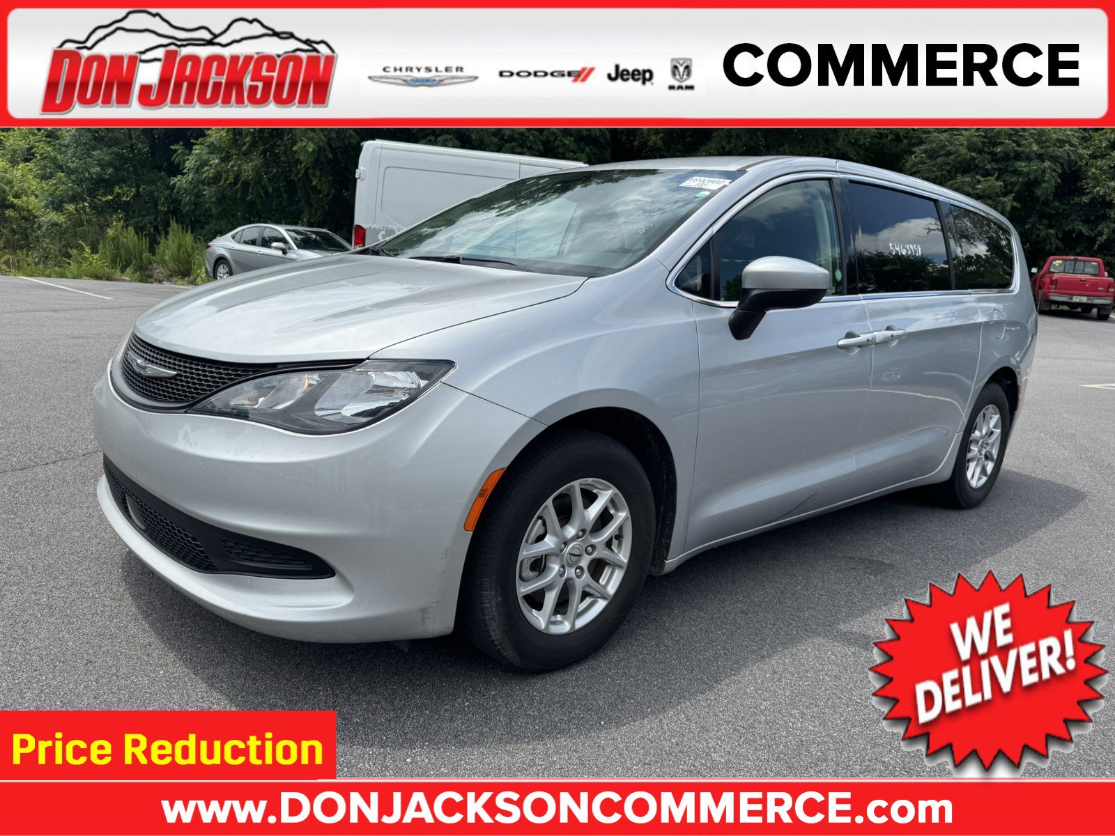 2023 Chrysler Voyager LX's photo