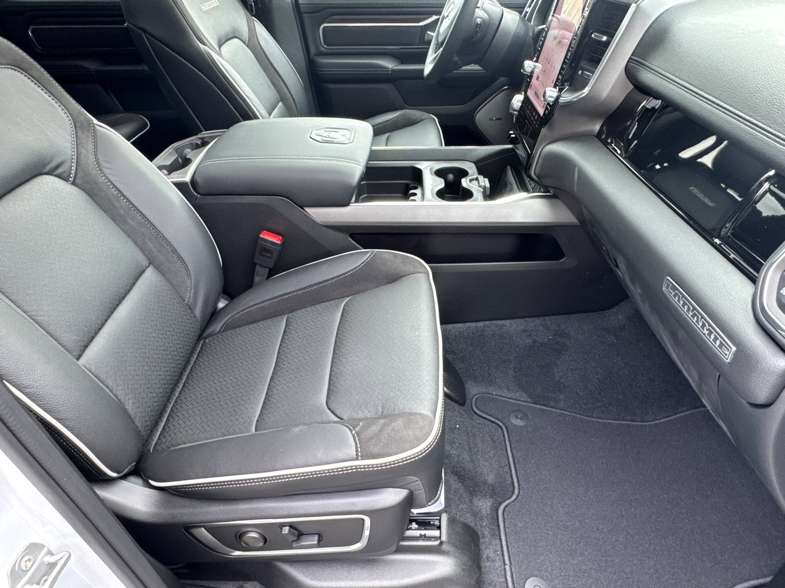 2026 RAM 1500 Laramie - Photo 17