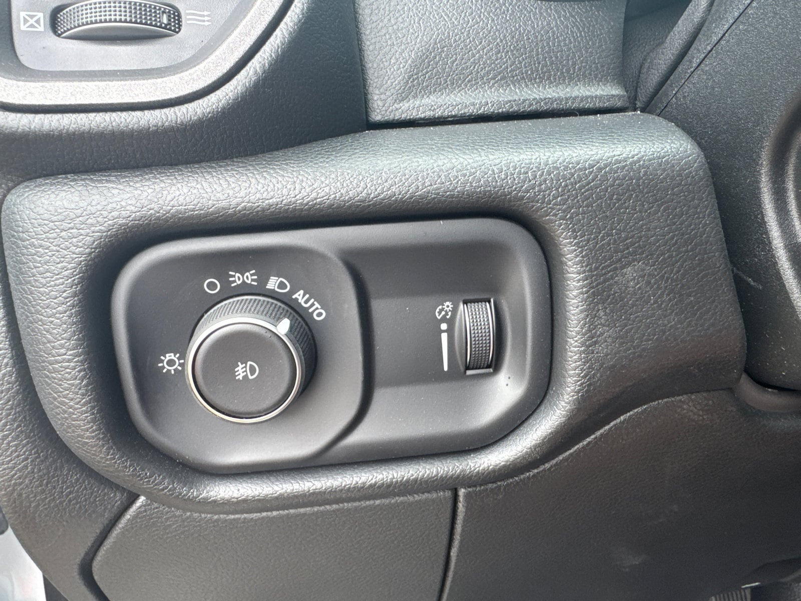 2026 RAM 3500 Chassis Tradesman - Photo 28
