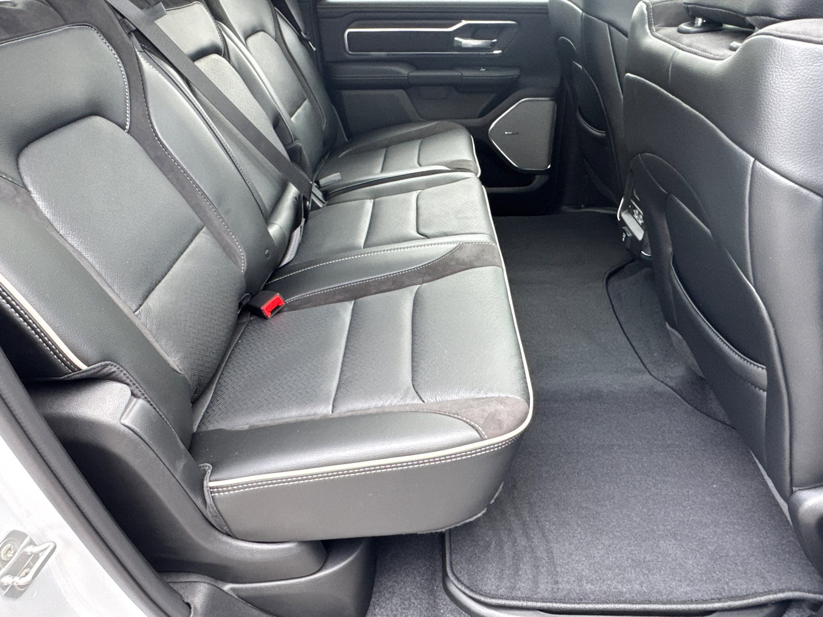 2026 RAM 1500 Laramie - Photo 20