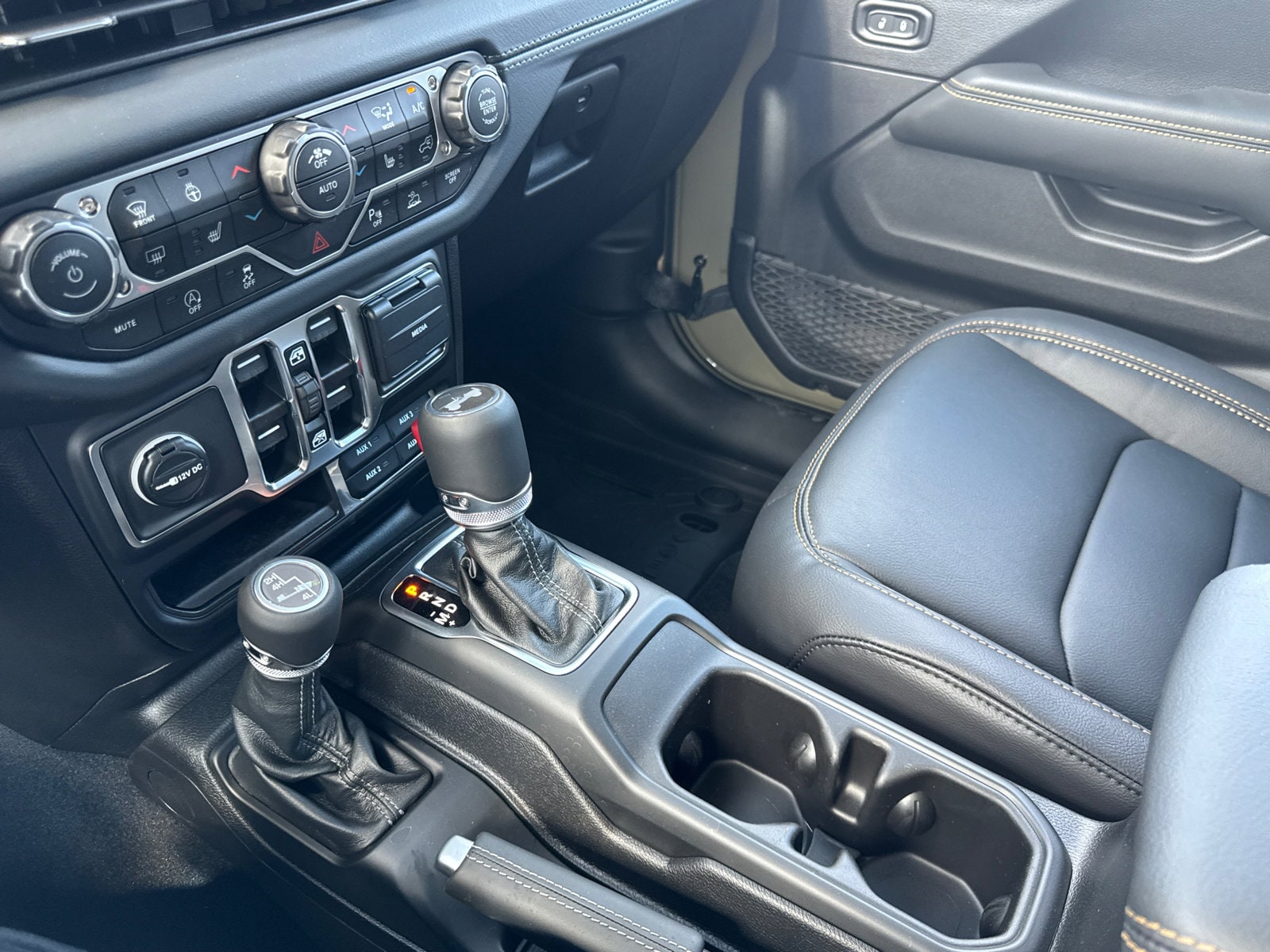 2026 Jeep Wrangler 4-Door Sahara - Photo 32