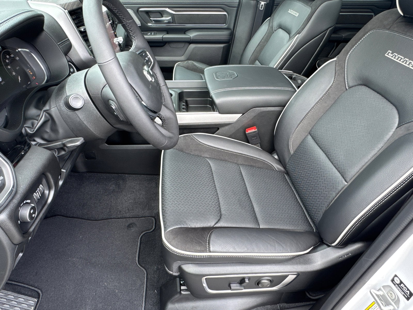 2026 RAM 1500 Laramie - Photo 10
