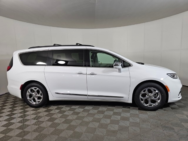 Used 2022 Chrysler Pacifica Limited with VIN 2C4RC1GG1NR122029 for sale in Brainerd, Minnesota