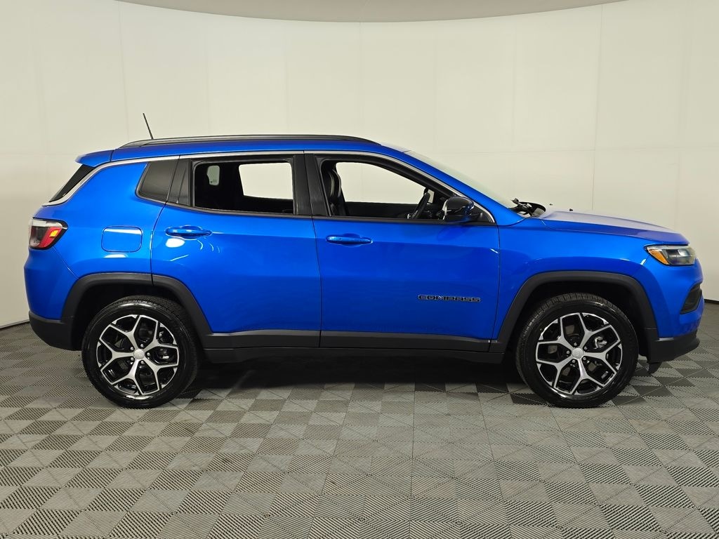 Used 2024 Jeep Compass Latitude SUV