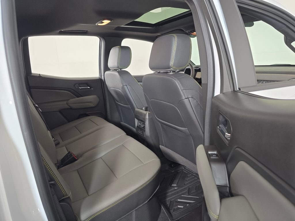 2026 Chevrolet Colorado ZR2 - Photo 16