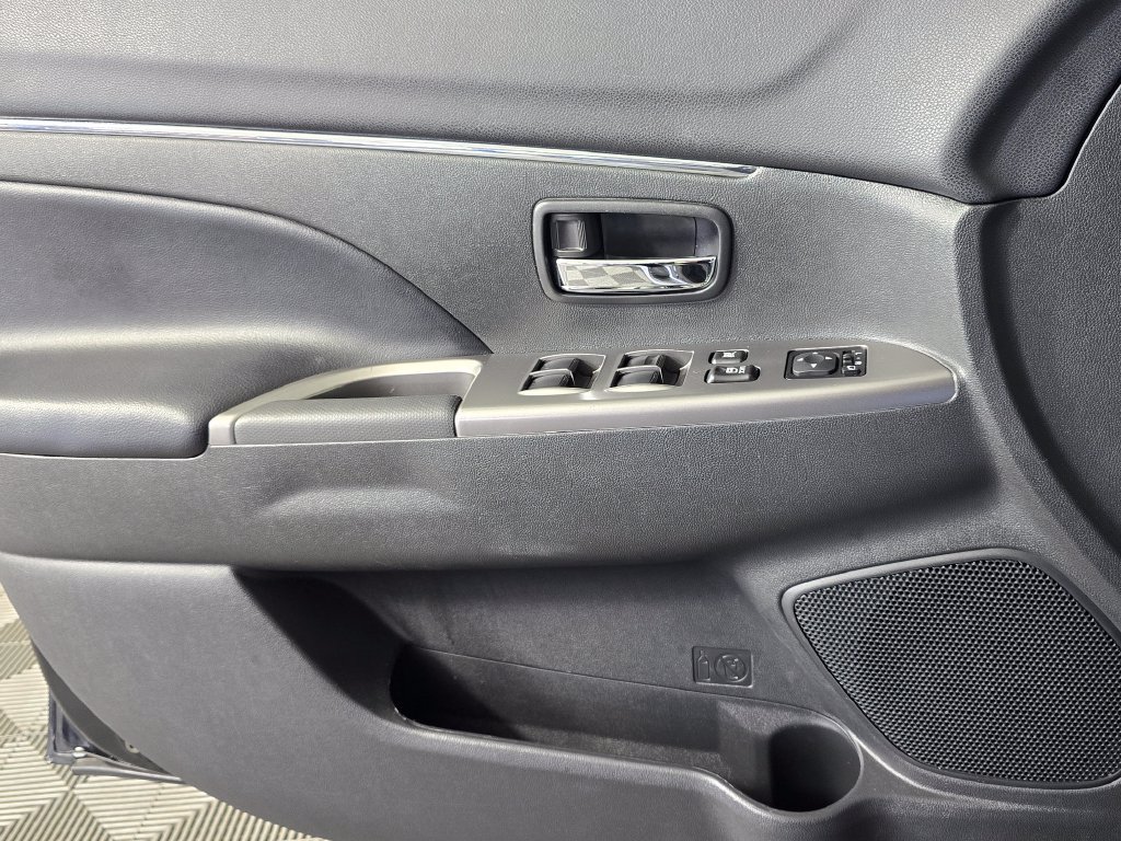 2025 Mitsubishi Outlander Sport S - Photo 32