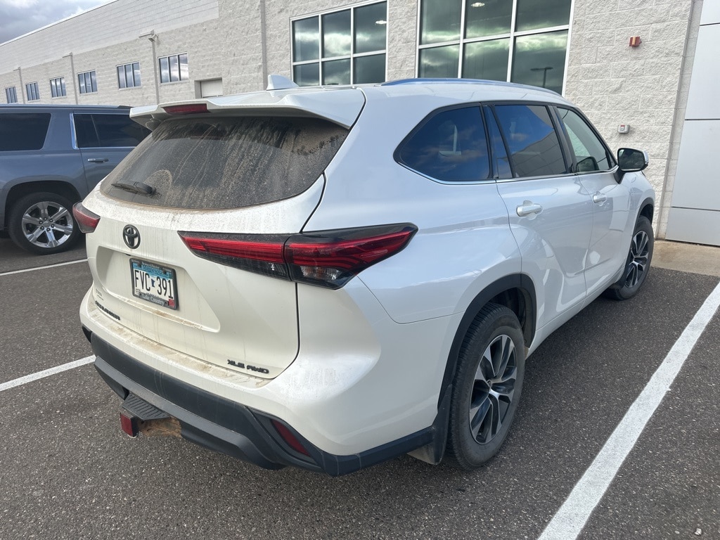 Used 2021 Toyota Highlander XLE SUV