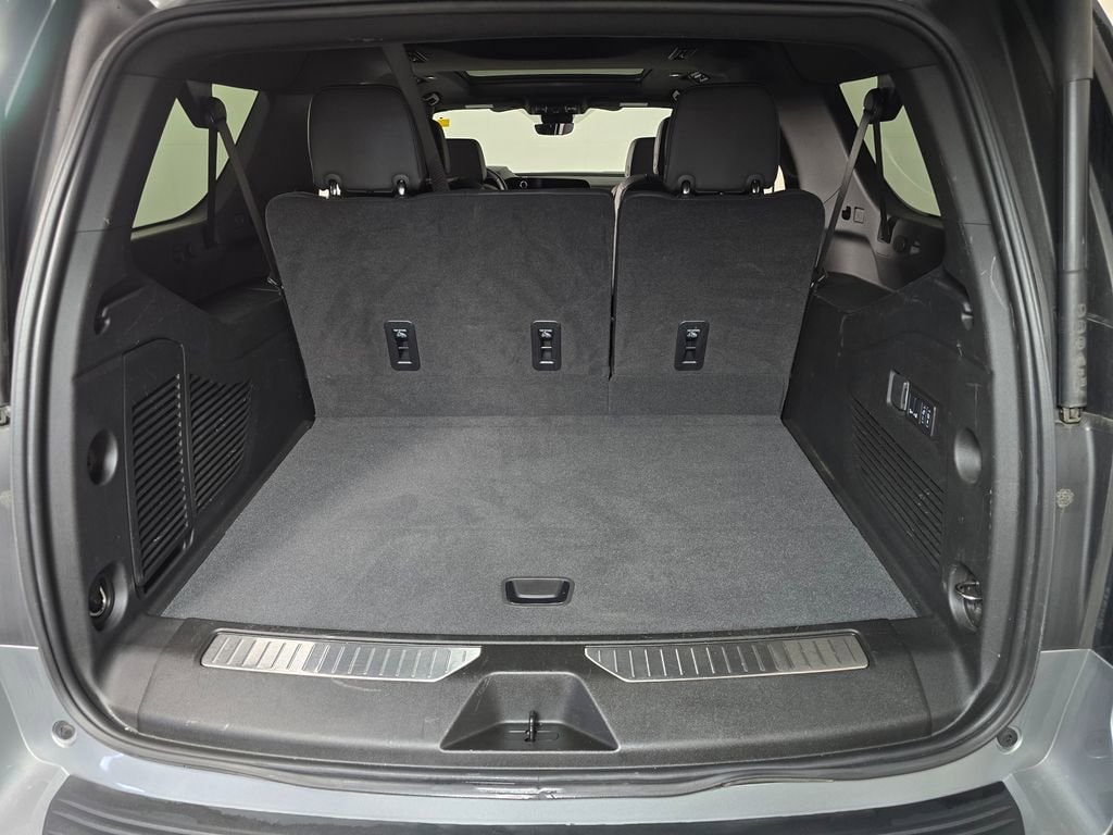2025 Chevrolet Suburban High Country - Photo 17