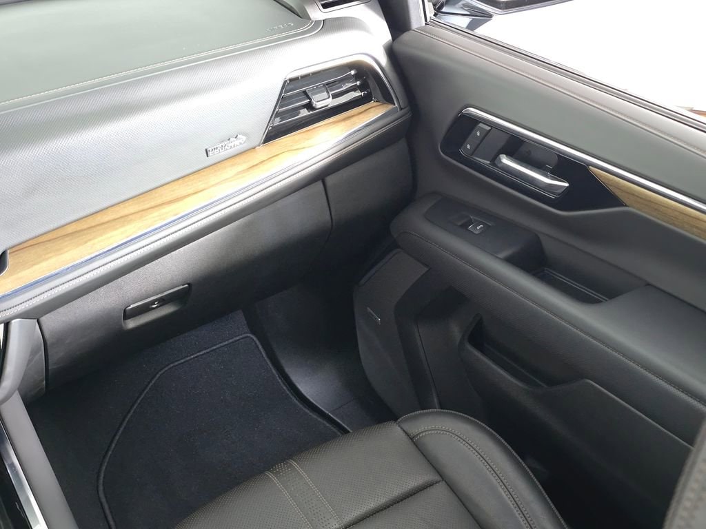 2025 Chevrolet Suburban High Country - Photo 22