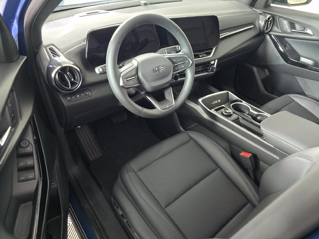 2027 Chevrolet Equinox LT - Photo 11