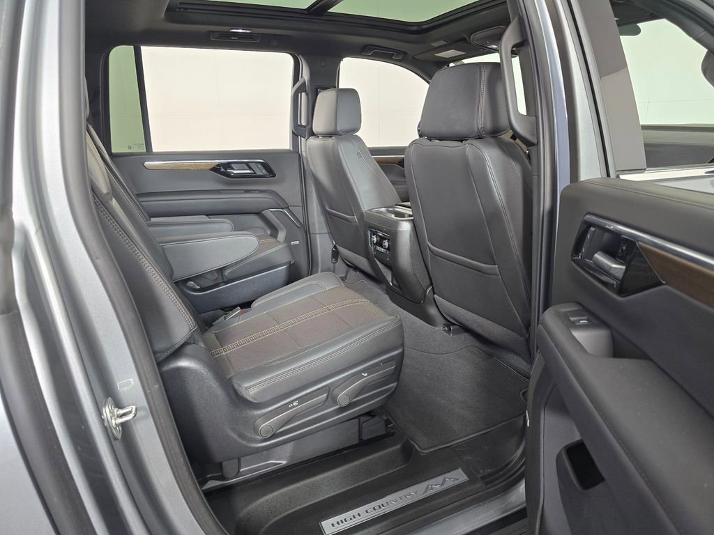 2025 Chevrolet Suburban High Country - Photo 19