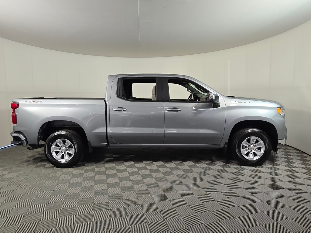 Used 2025 Chevrolet Silverado 1500 LT with VIN 1GCUKDED7SZ129432 for sale in Brainerd, Minnesota