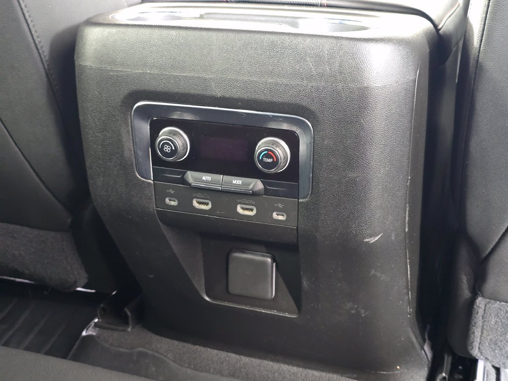 2021 Chevrolet Suburban RST - Photo 19
