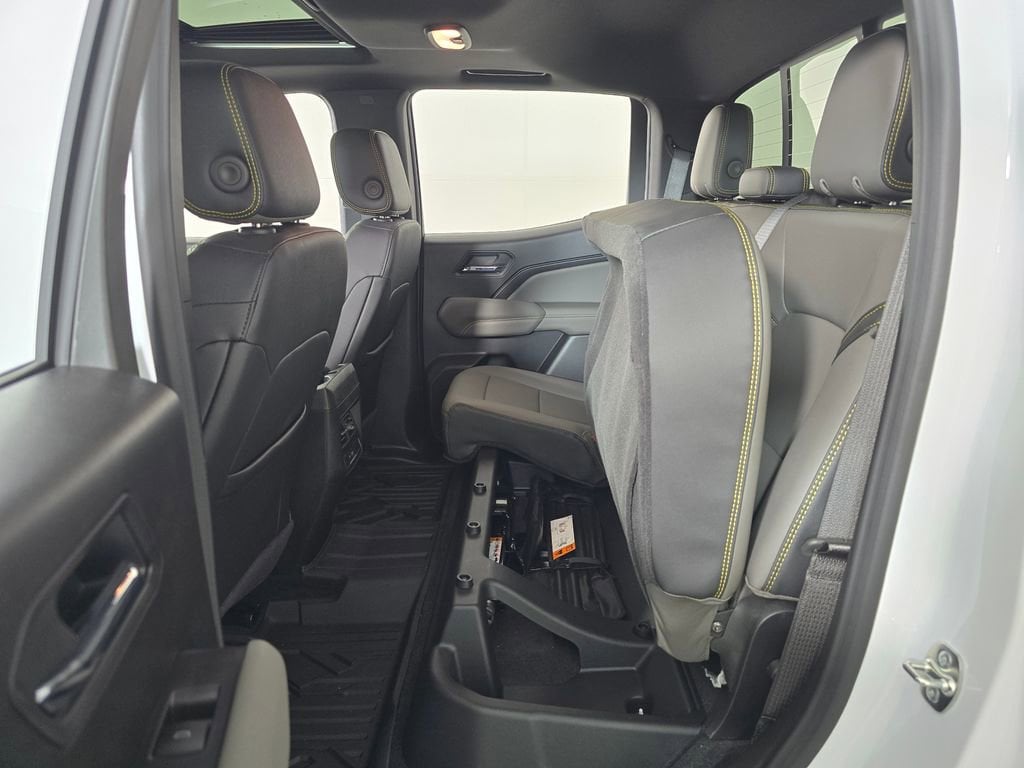 2026 Chevrolet Colorado ZR2 - Photo 15