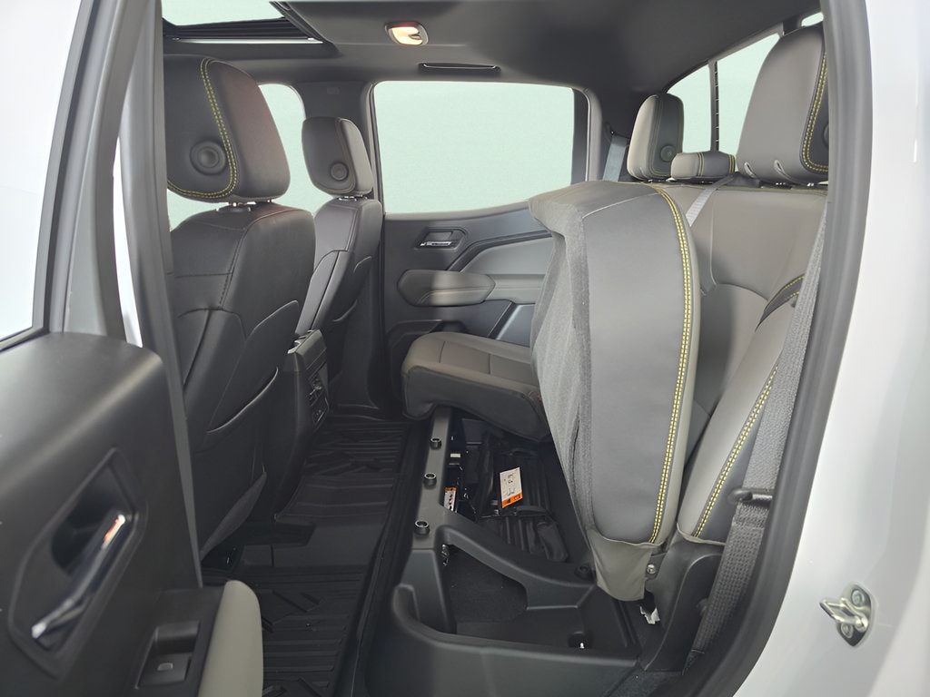 2026 Chevrolet Colorado ZR2 - Photo 15