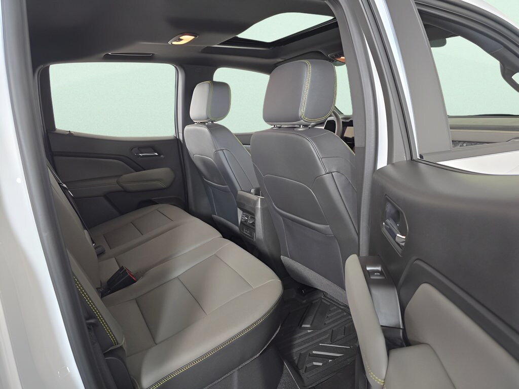 2026 Chevrolet Colorado ZR2 - Photo 16