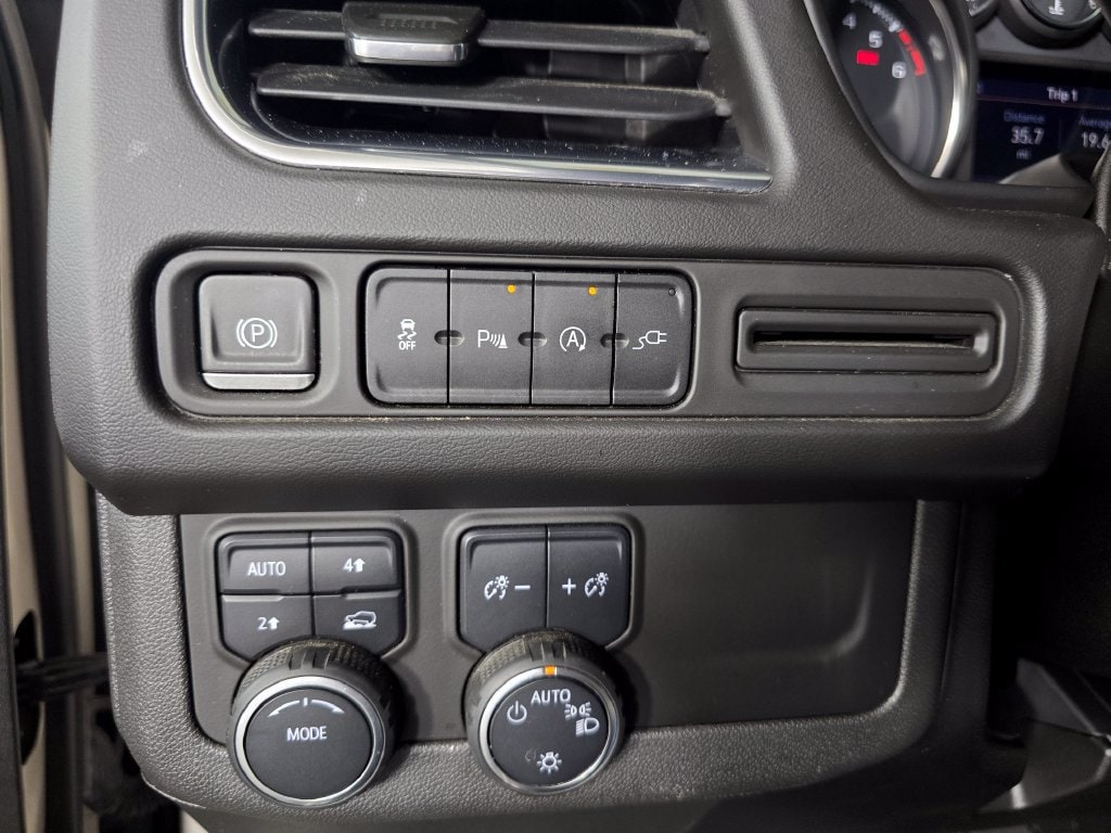 2021 Chevrolet Suburban RST - Photo 23
