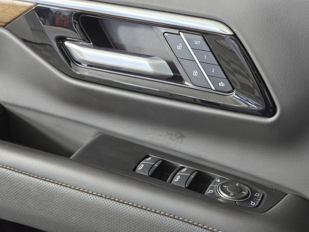 2025 Chevrolet Suburban High Country - Photo 38