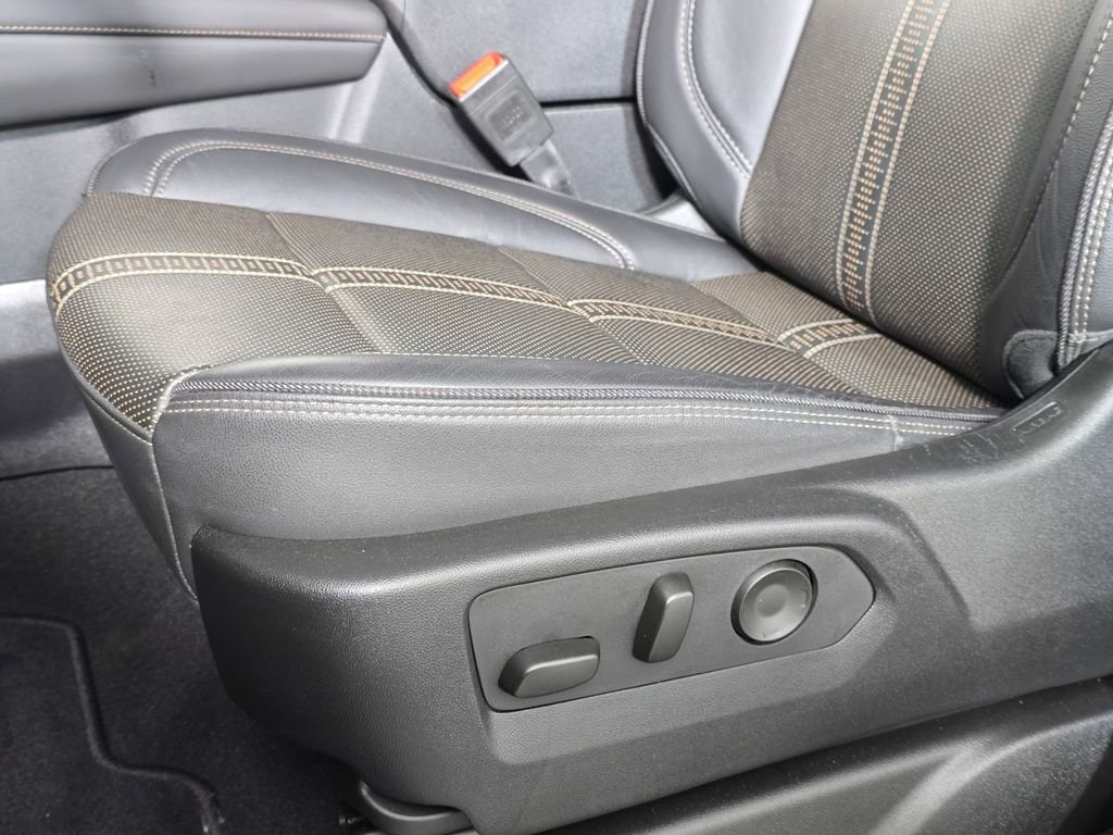 2025 Chevrolet Suburban High Country - Photo 12