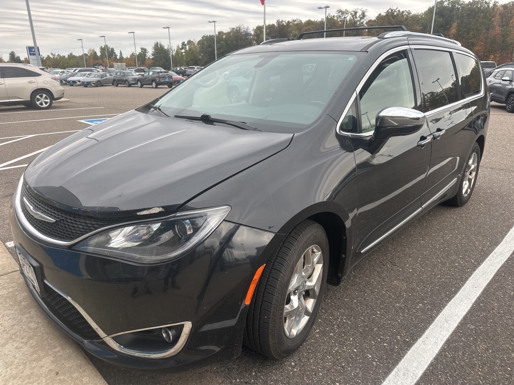 Used 2017 Chrysler Pacifica Limited Minivan/Van