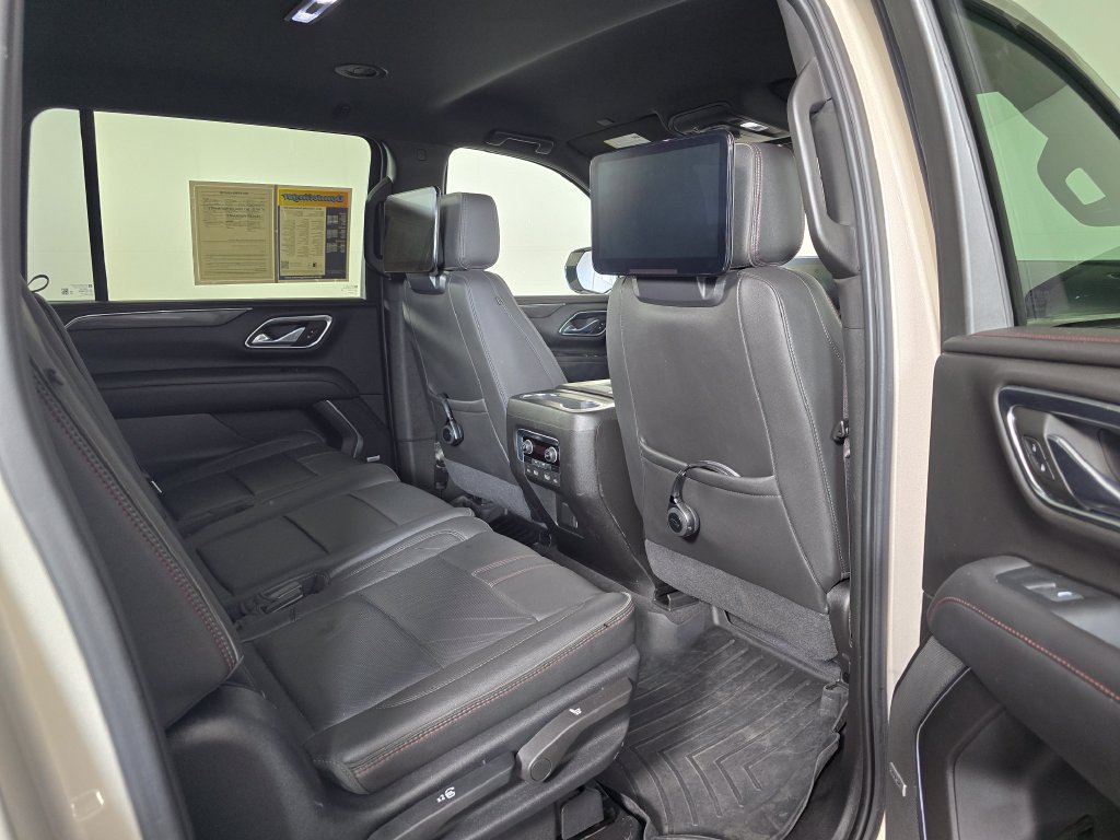 2021 Chevrolet Suburban RST - Photo 18