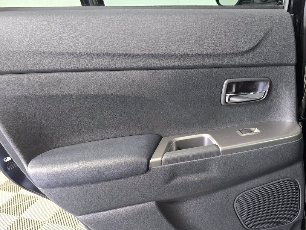 2025 Mitsubishi Outlander Sport S - Photo 34