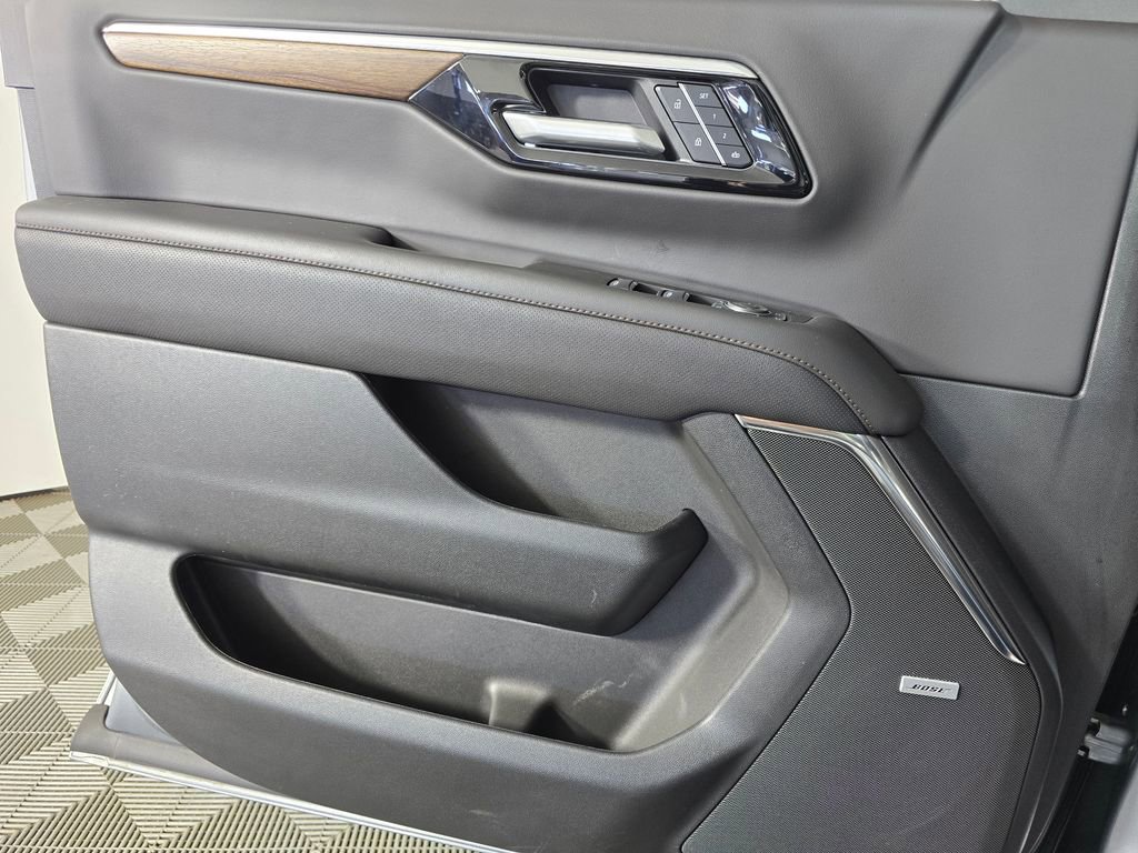 2025 Chevrolet Suburban High Country - Photo 37