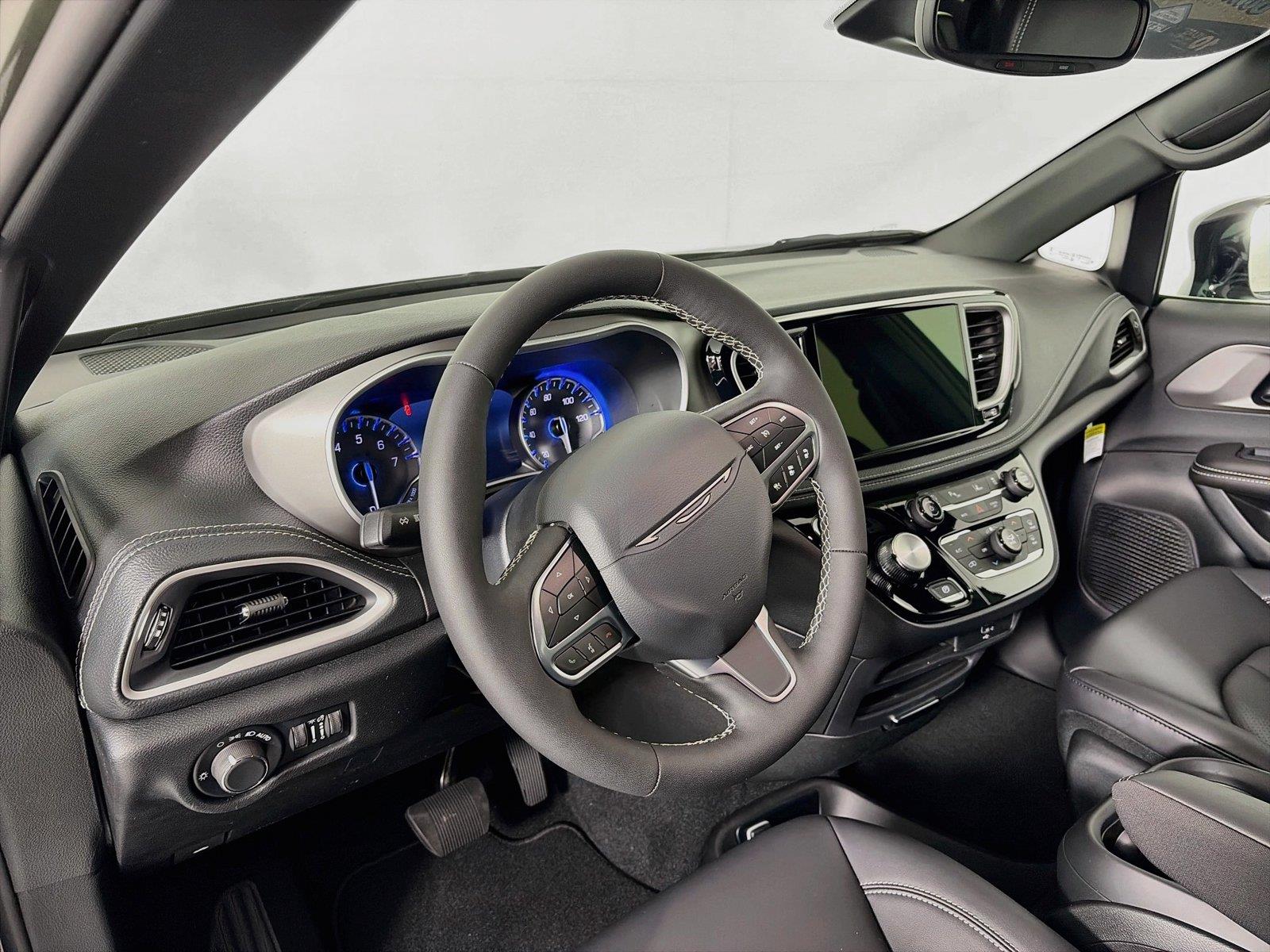 2027 Chrysler Pacifica Select - Photo 9