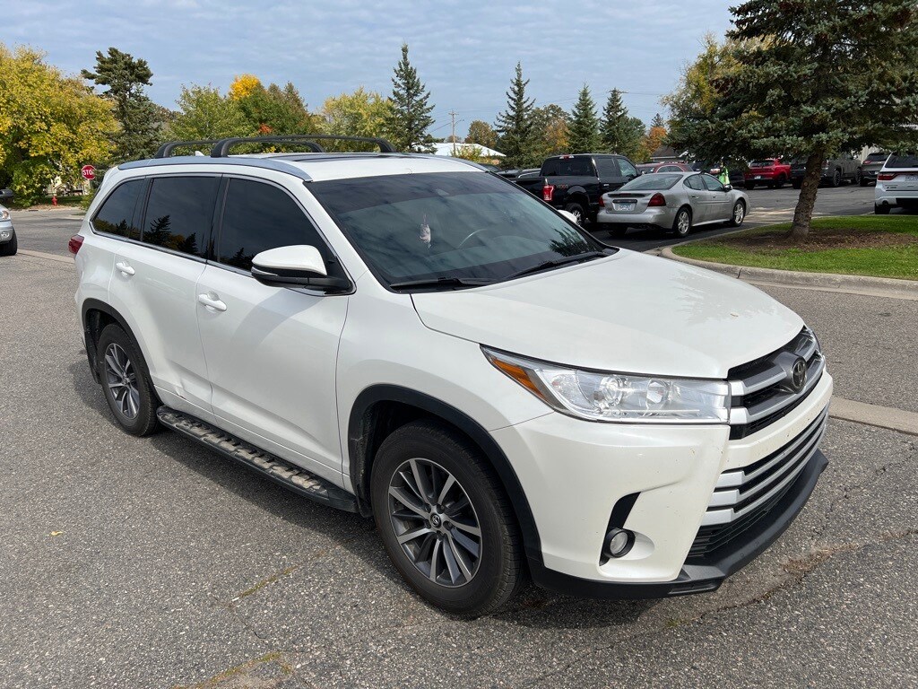 Used 2017 Toyota Highlander XLE with VIN 5TDJZRFH2HS515375 for sale in Grand Rapids, Minnesota