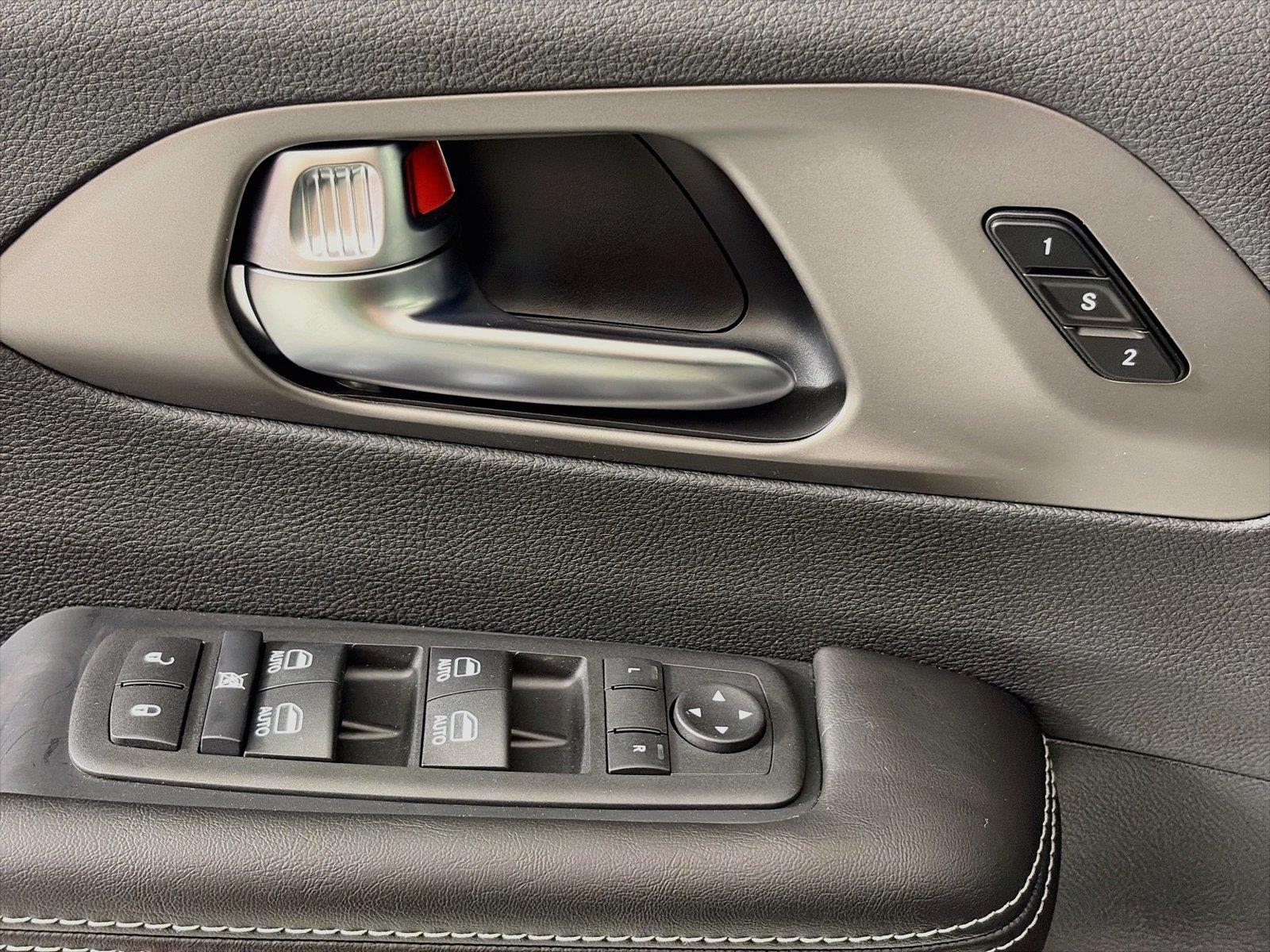 2027 Chrysler Pacifica Select - Photo 18