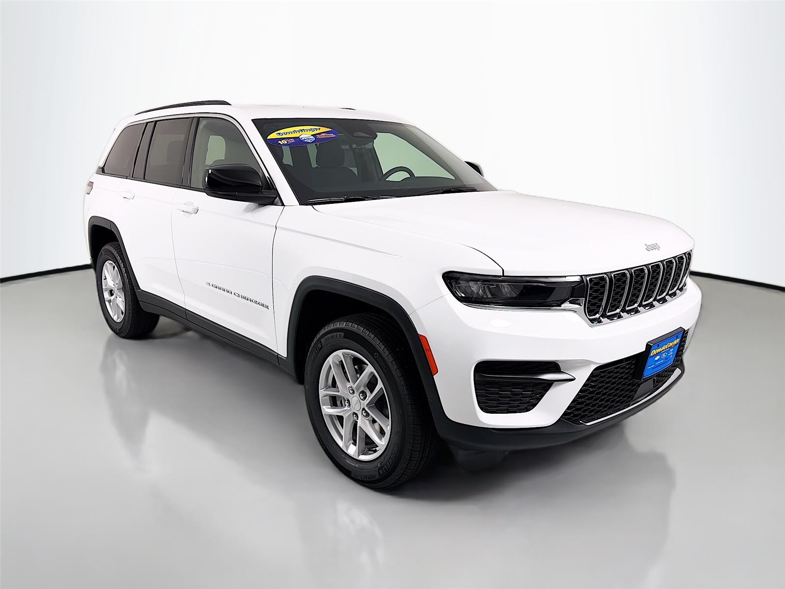 2026 Jeep Grand Cherokee Laredo X 4x4's photo