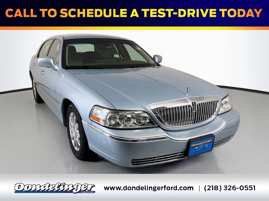 Used 2011 Lincoln Town Car Signature Limited with VIN 2LNBL8CV4BX761359 for sale in Cohasset, Minnesota