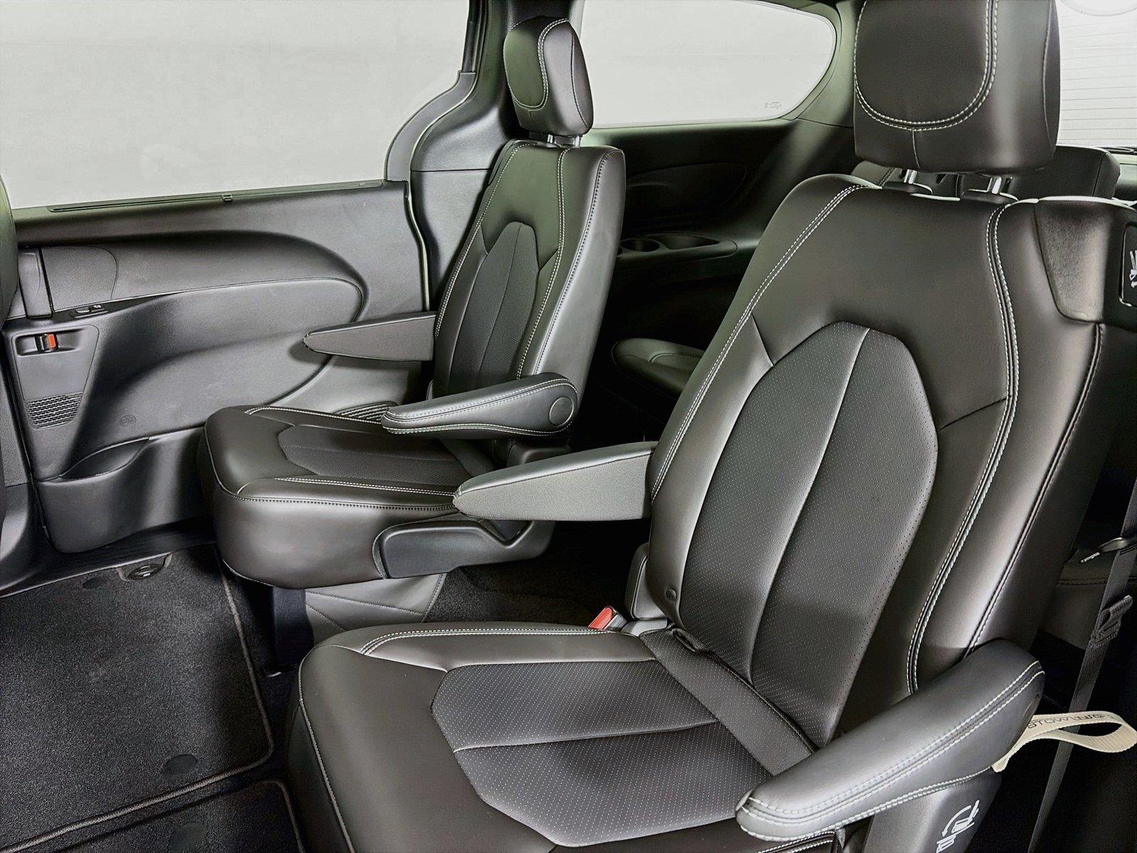 2027 Chrysler Pacifica Select - Photo 22