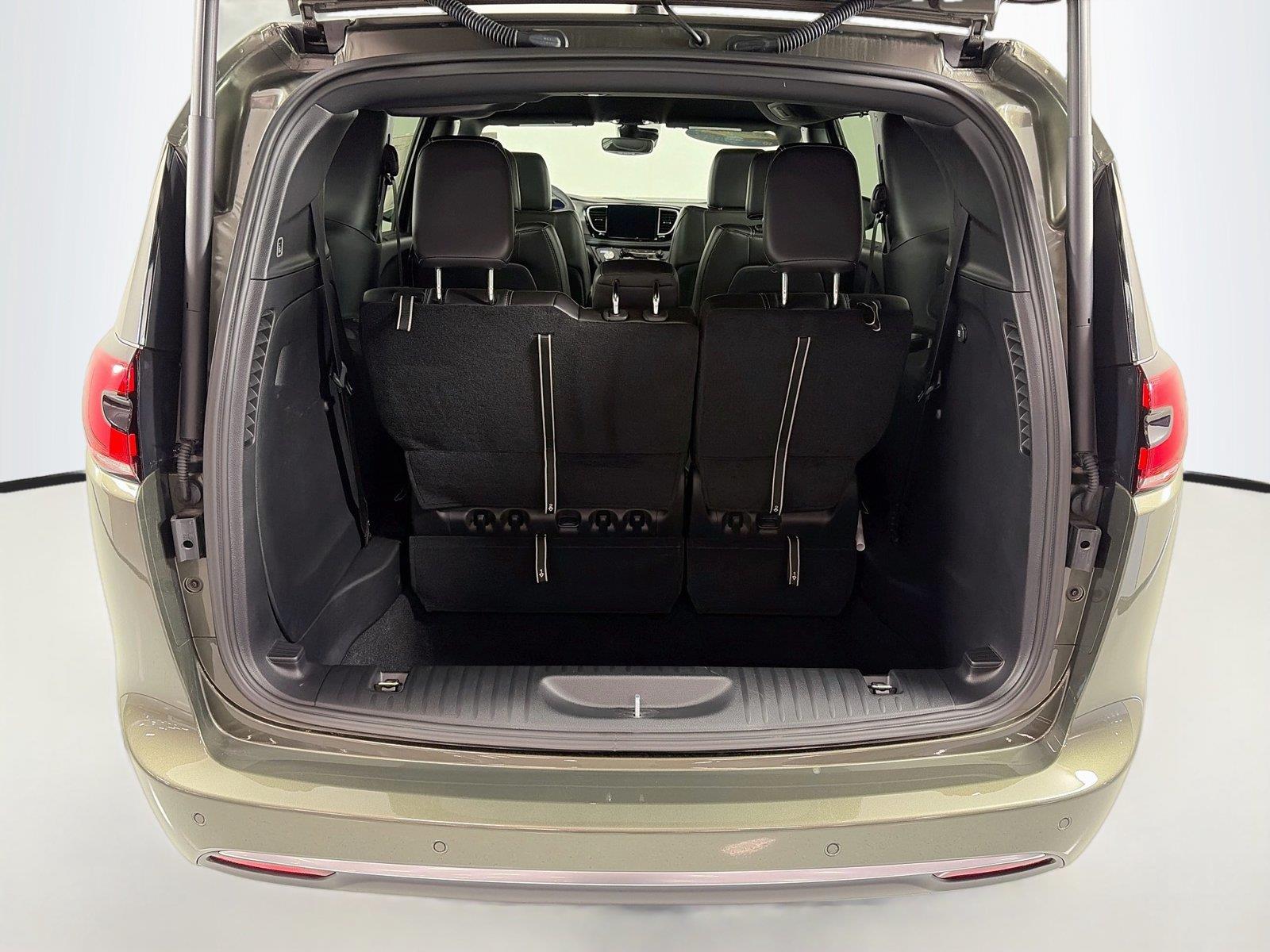 2027 Chrysler Pacifica Select - Photo 26