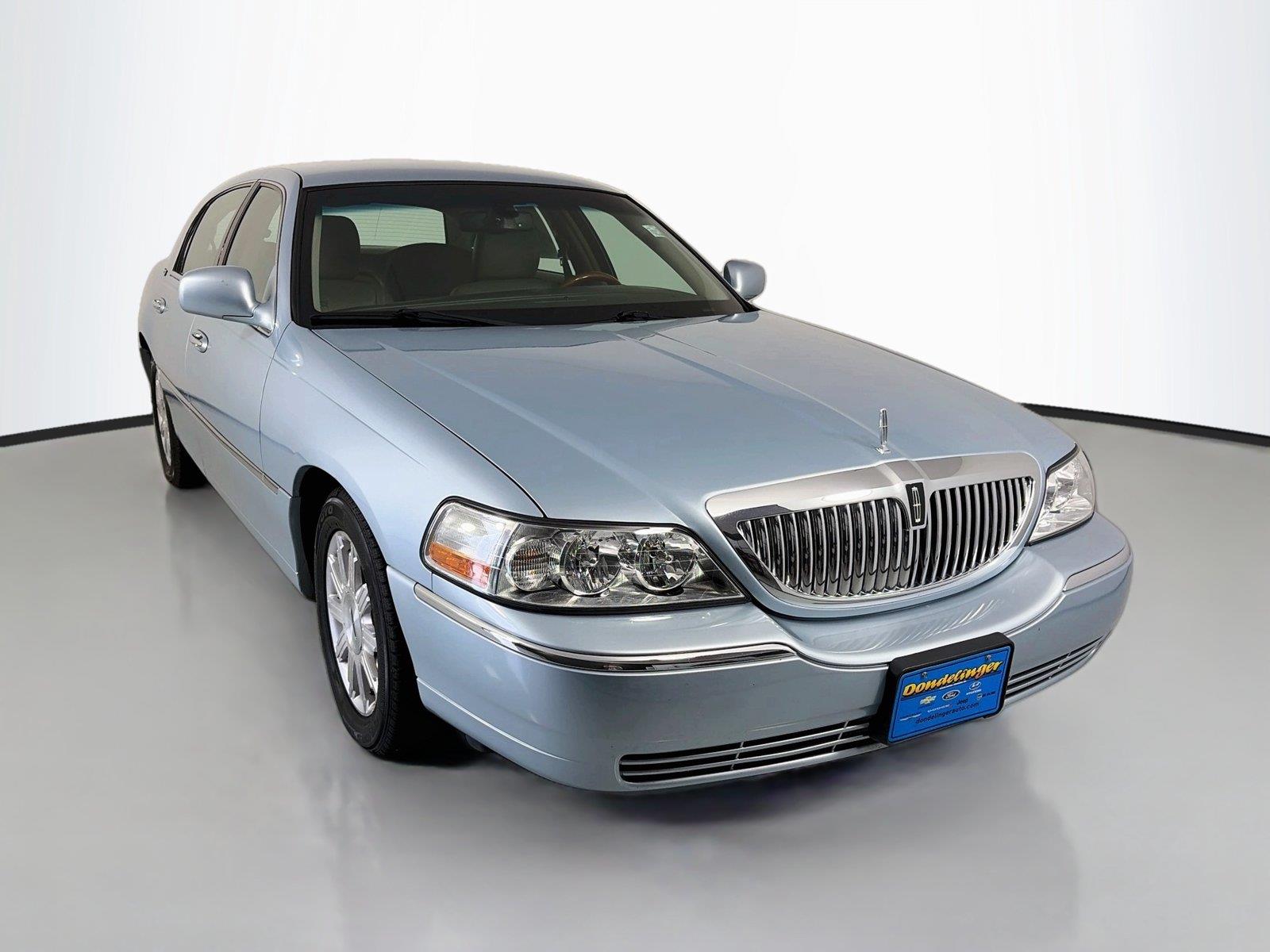 Used 2011 Lincoln Town Car Signature Limited with VIN 2LNBL8CV4BX761359 for sale in Cohasset, Minnesota