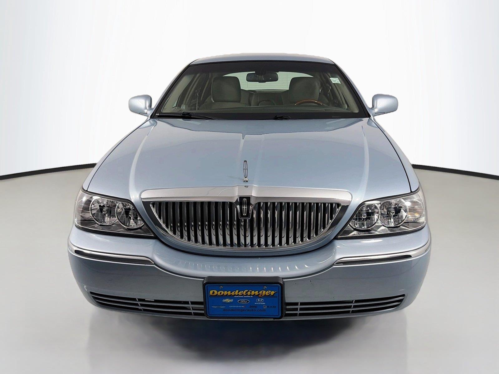 Used 2011 Lincoln Town Car Signature Limited with VIN 2LNBL8CV4BX761359 for sale in Cohasset, Minnesota
