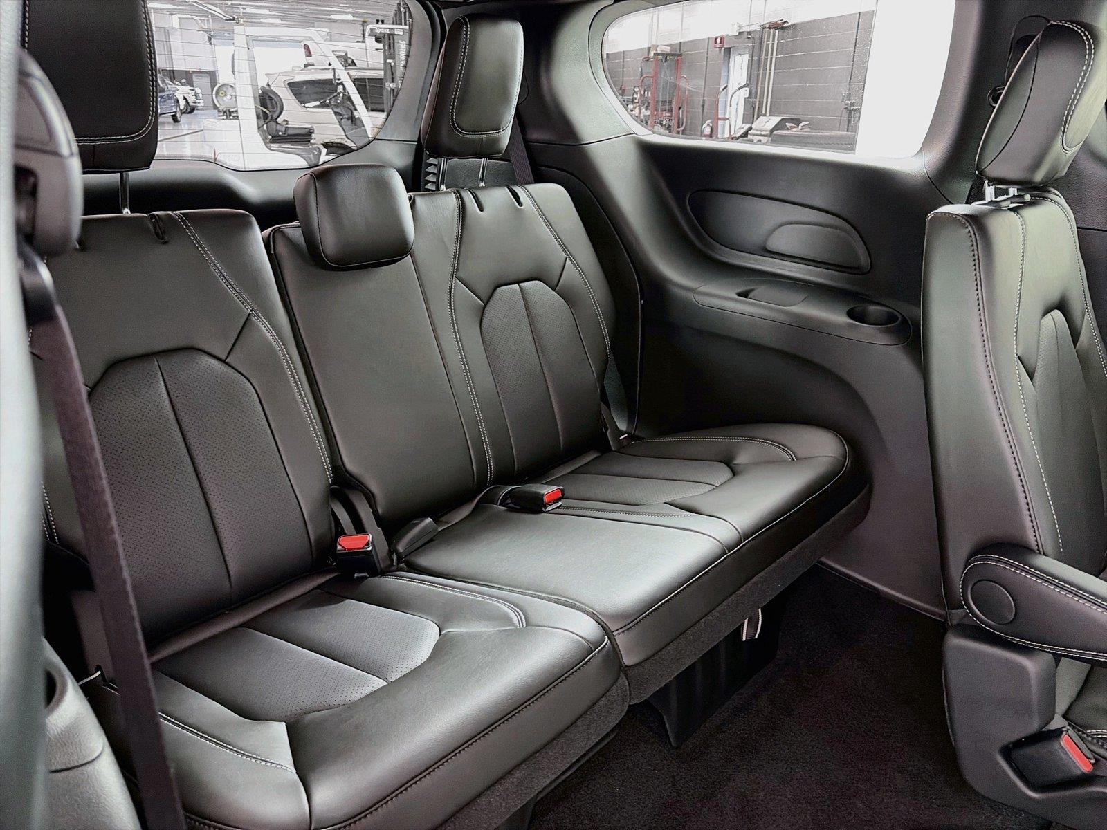 2027 Chrysler Pacifica Select - Photo 27
