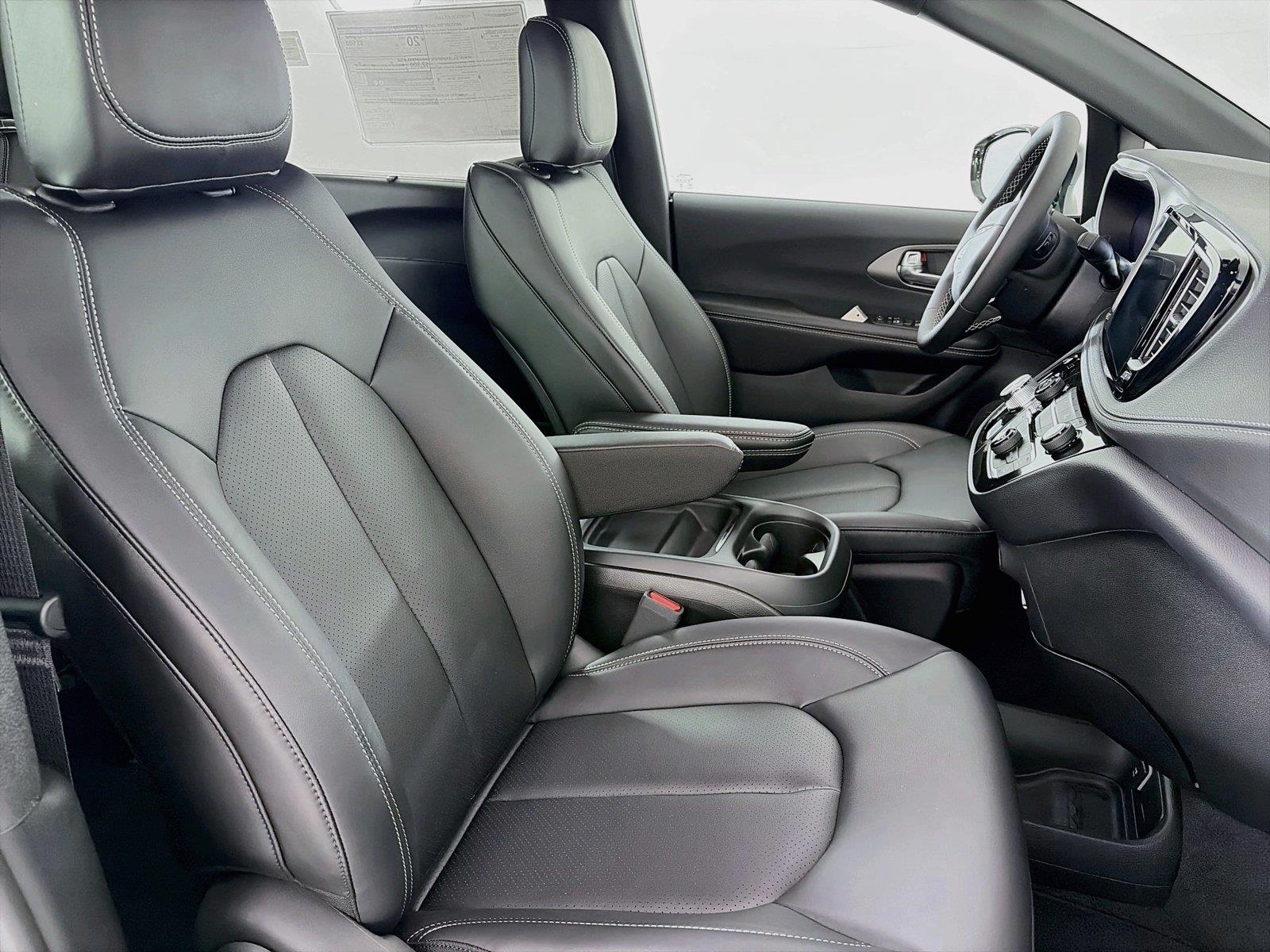 2027 Chrysler Pacifica Select - Photo 29