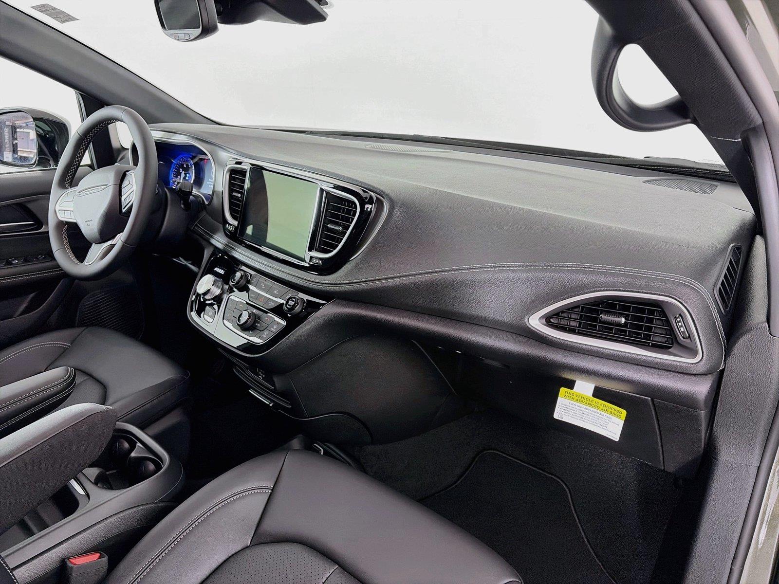 2027 Chrysler Pacifica Select - Photo 30