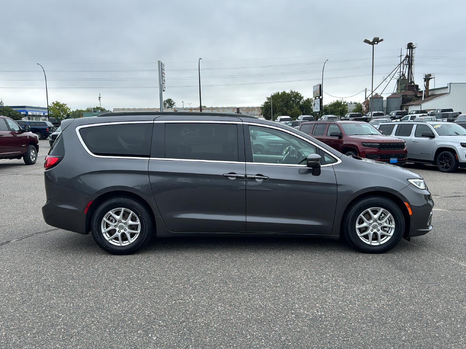 Used 2022 Chrysler Pacifica Touring L with VIN 2C4RC1BG7NR154281 for sale in Grand Rapids, MN