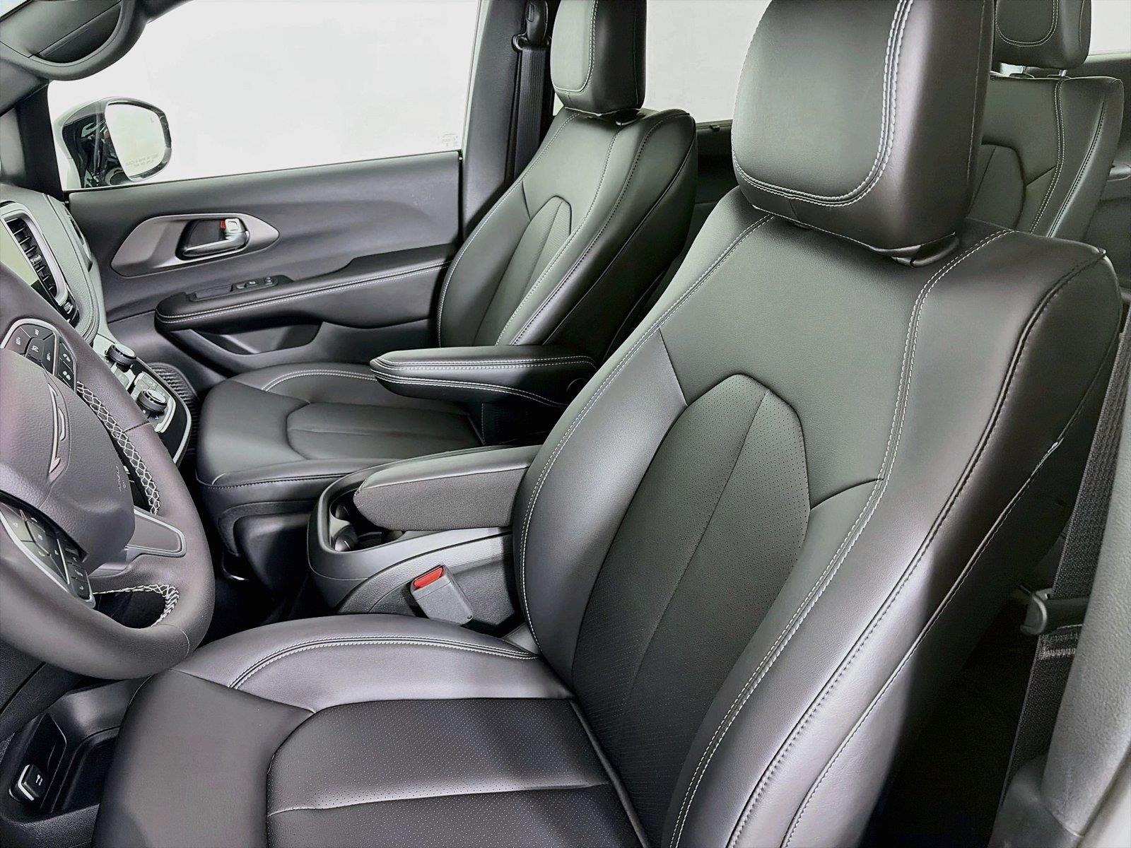 2027 Chrysler Pacifica Select - Photo 11