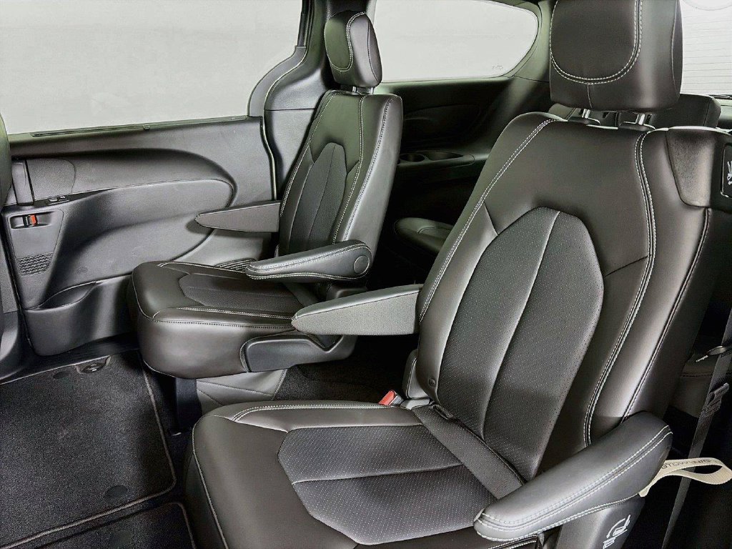 2027 Chrysler Pacifica Select - Photo 21