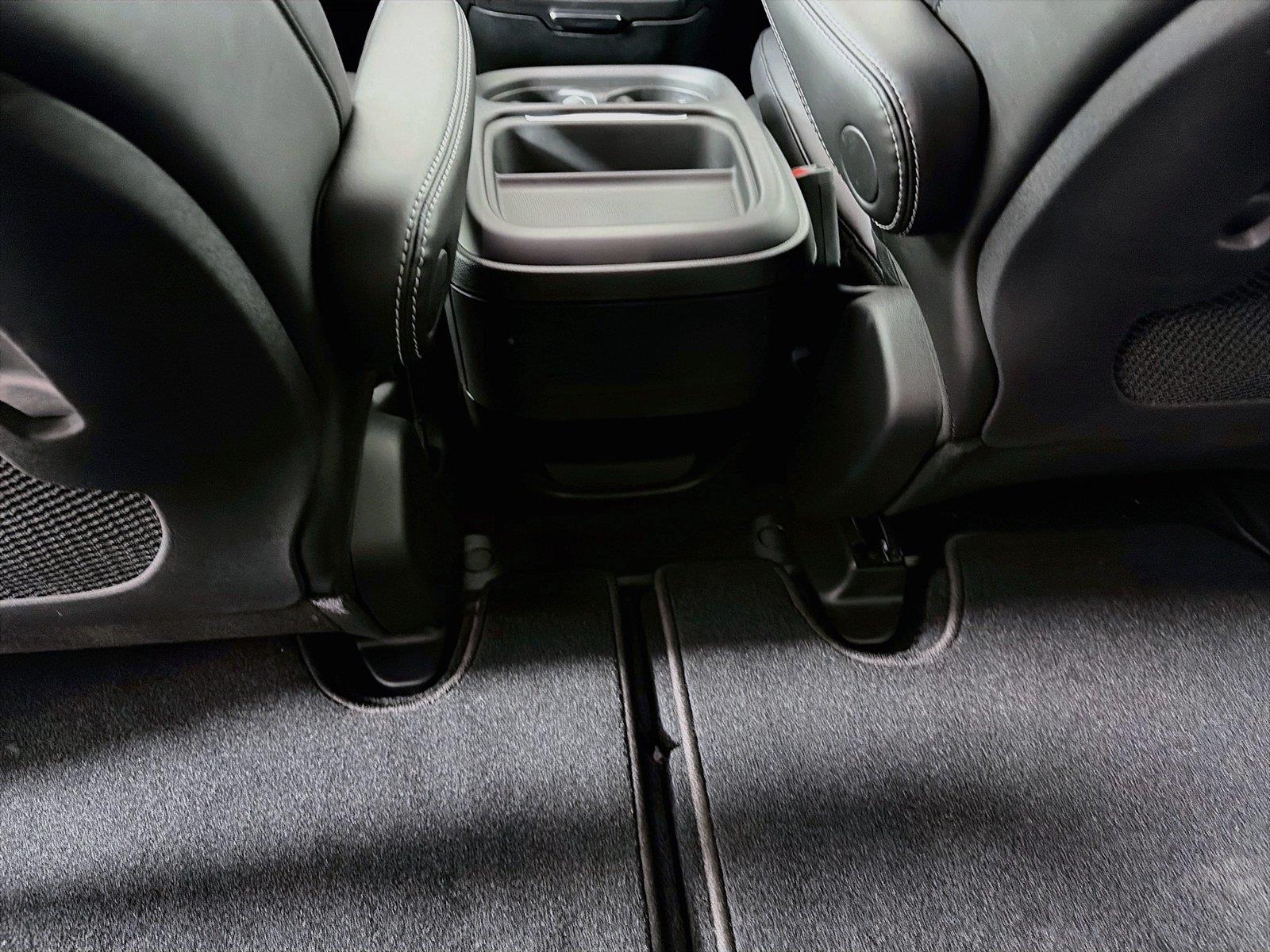2027 Chrysler Pacifica Select - Photo 35