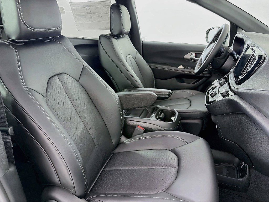 2027 Chrysler Pacifica Select - Photo 28