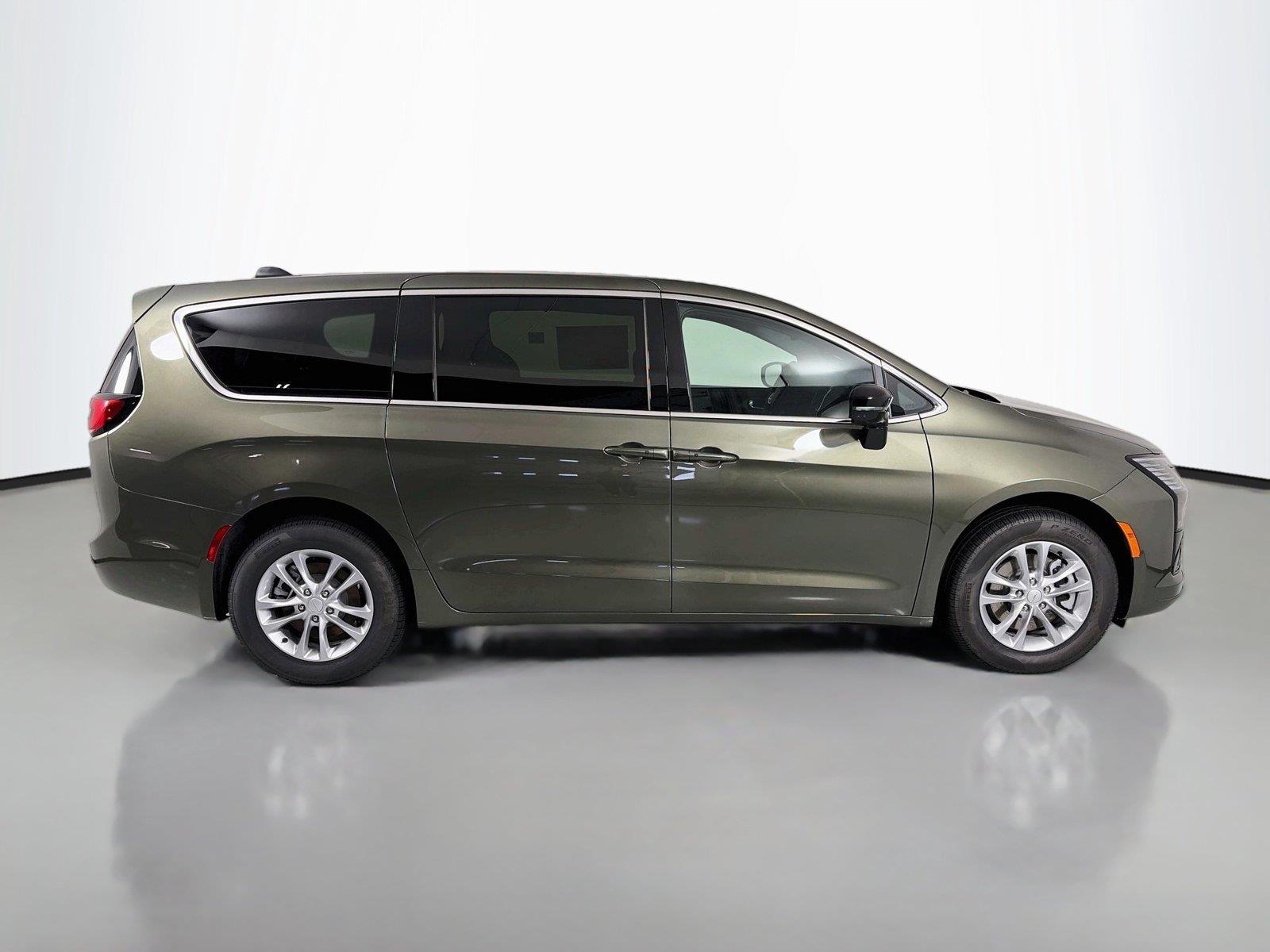 2027 Chrysler Pacifica Select - Photo 8