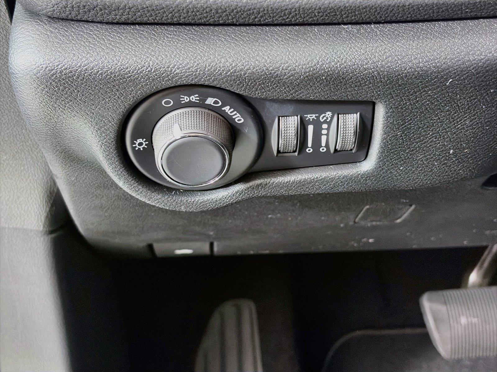 2027 Chrysler Pacifica Select - Photo 10