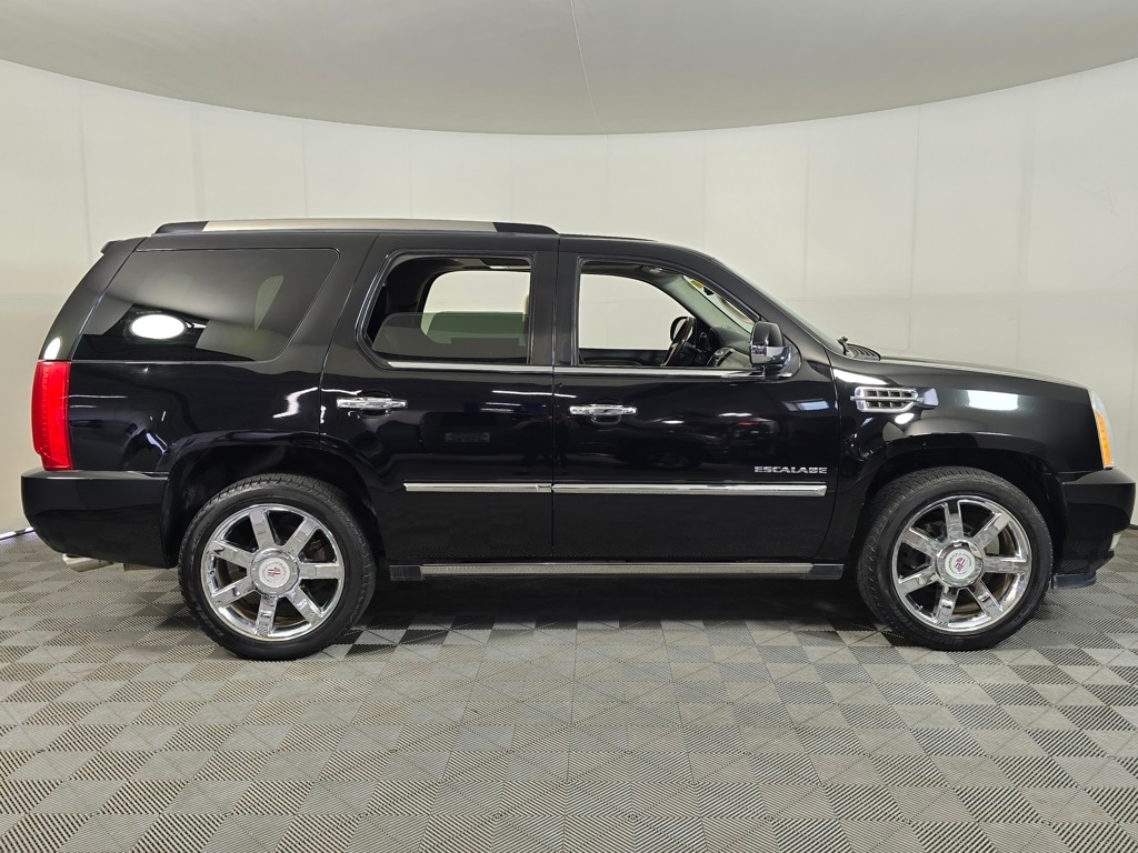 Used 2011 Cadillac Escalade Premium with VIN 1GYS3CEF0BR101143 for sale in Baxter, Minnesota