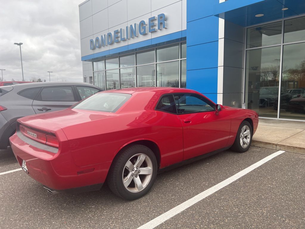 2013 Dodge Challenger SXT Plus photo 2