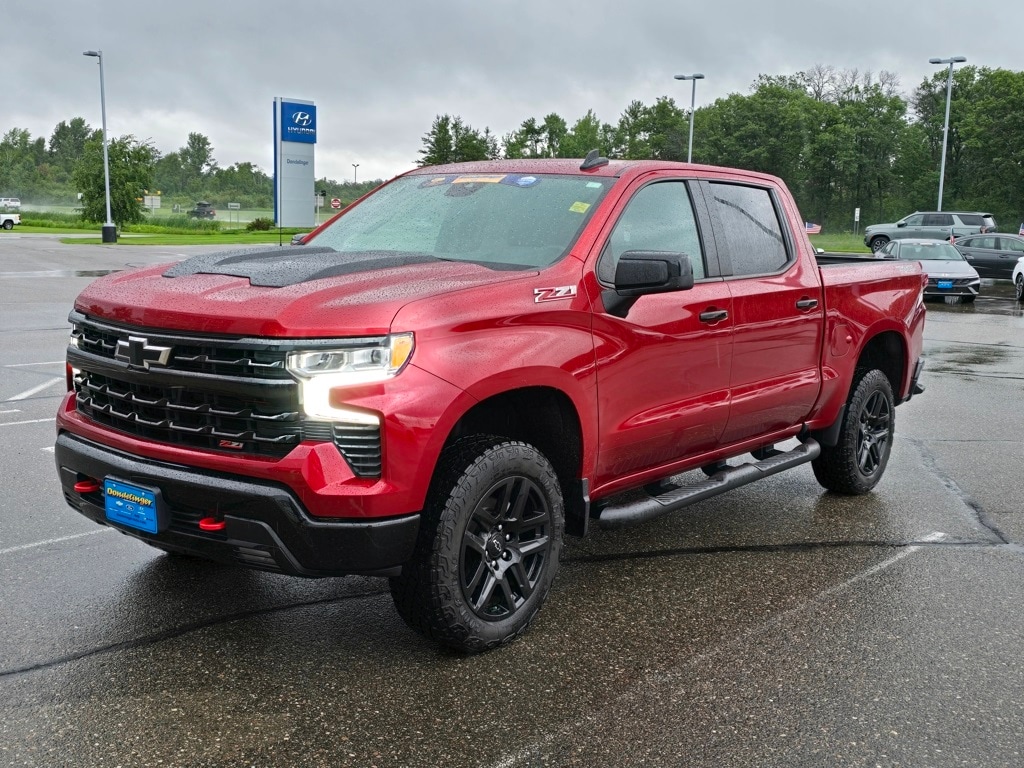 Used 2024 Chevrolet Silverado 1500 LT Trail Boss with VIN 3GCUDFED6RG112105 for sale in Baxter, Minnesota