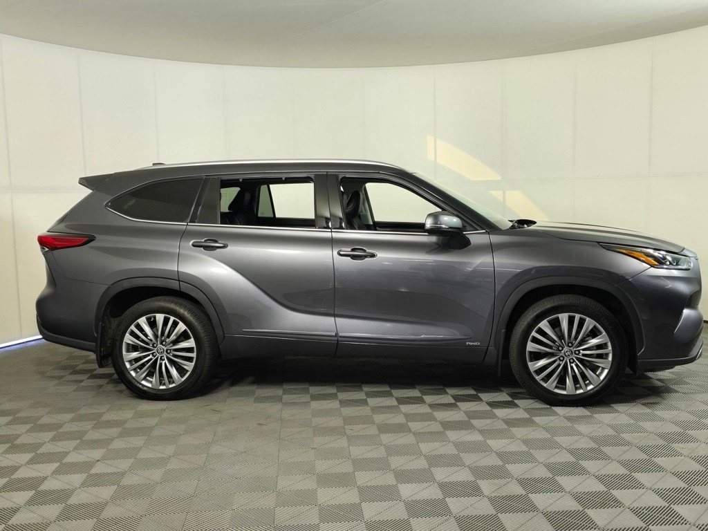 Used 2022 Toyota Highlander Platinum with VIN 5TDEBRCH8NS082912 for sale in Baxter, Minnesota